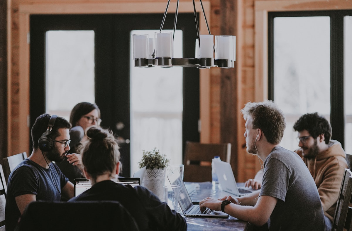 Cohorte de fundadores trabajando